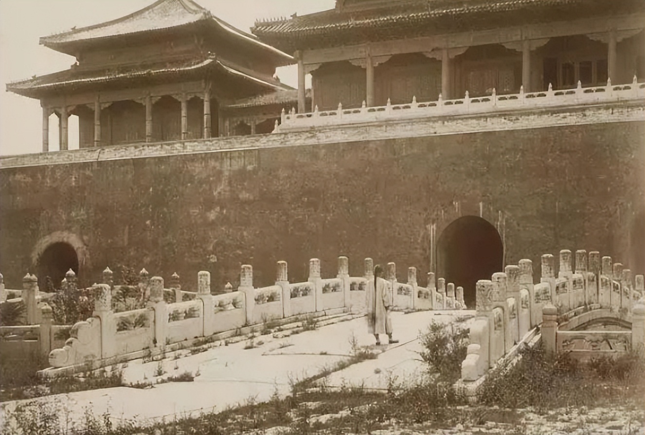 慈禧太后出逃日本照片,慈禧出逃故宫照片