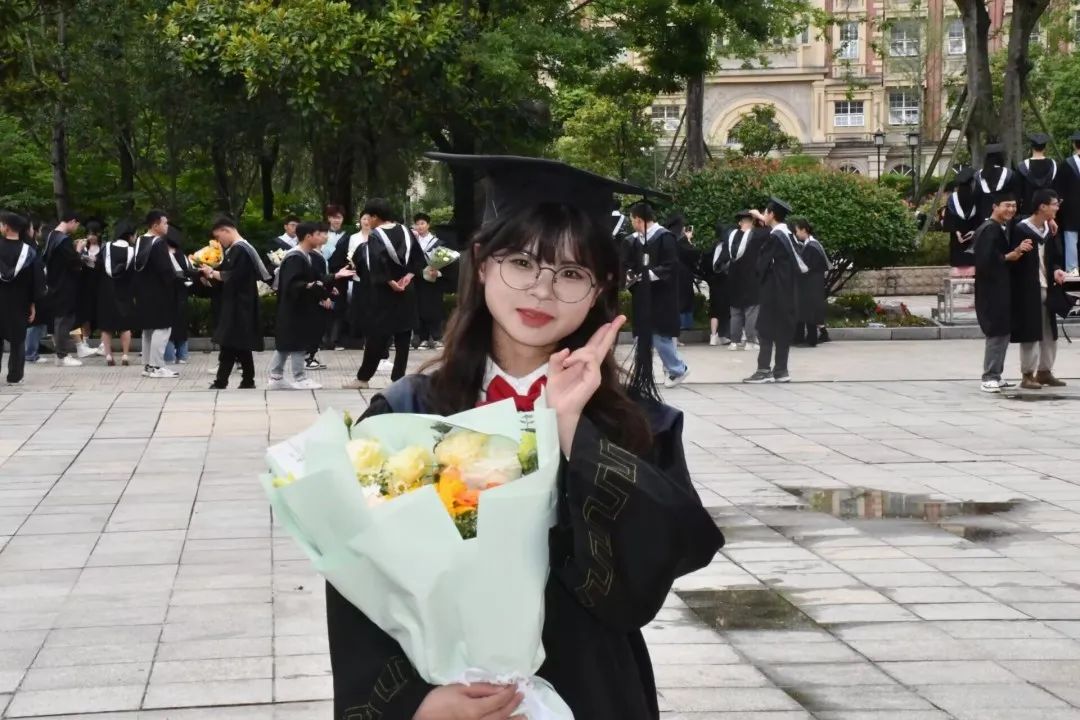 先来一波毕业照,第一张毕业照和最后一张毕业照