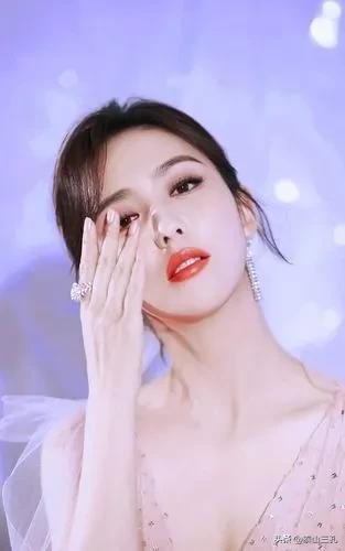 花开半夏如诗如画的下一句,花开半夏如诗如画完整版