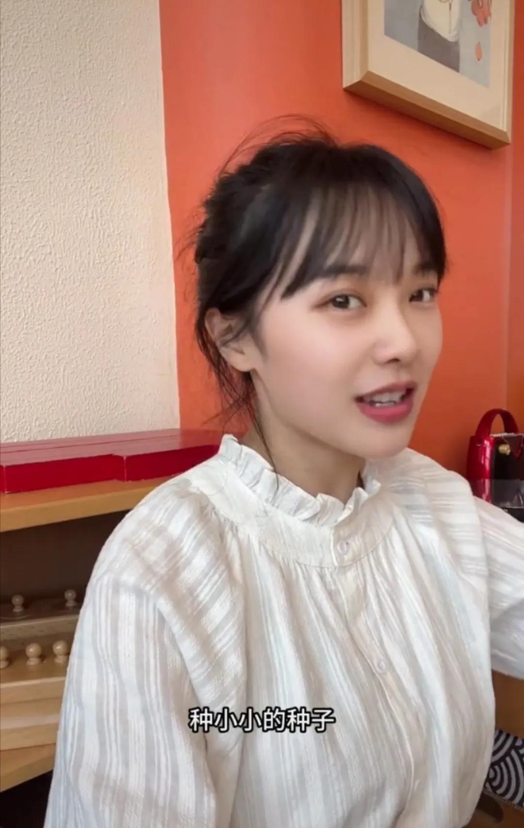 老师一节直播课赚上亿,女老师直播赚钱给学生买礼物