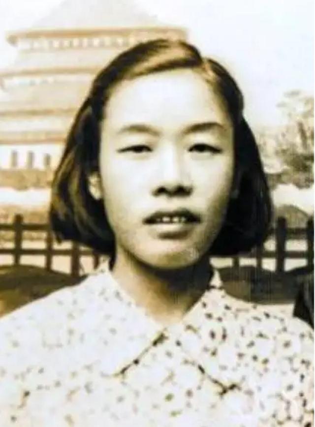 49年重庆农民发现*铐手**女尸，隐瞒26年后报警，女尸身份令*德朱**动容