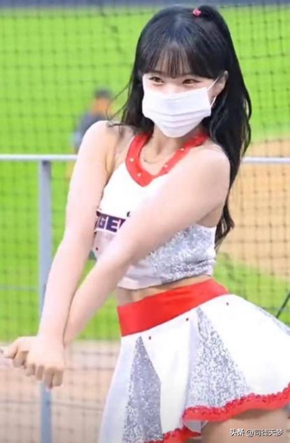 韩国啦啦队穿牛仔短裤绿半截袖,韩国啦啦队长健身照