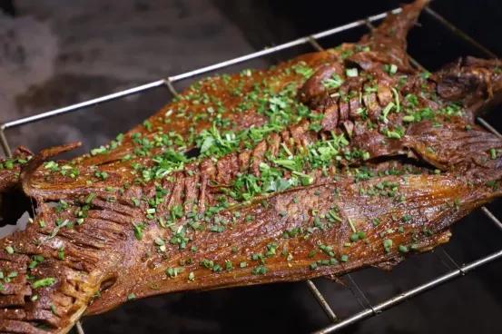 本地美食推荐网红餐厅春节 (春节不打烊网红餐厅)