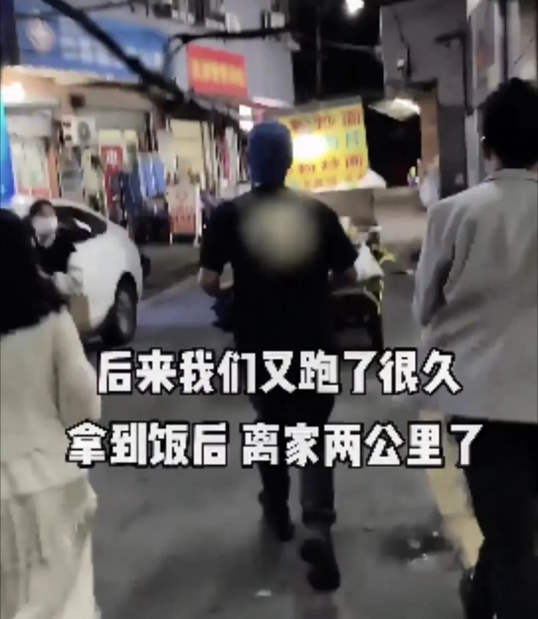 年轻人吃路边摊时遇到老板跑路,男子吃路边摊老板跑路后续