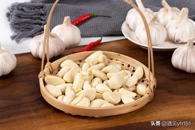 东北人为什么如此迷恋生吃大蒜头——探秘东北风味的魅力！