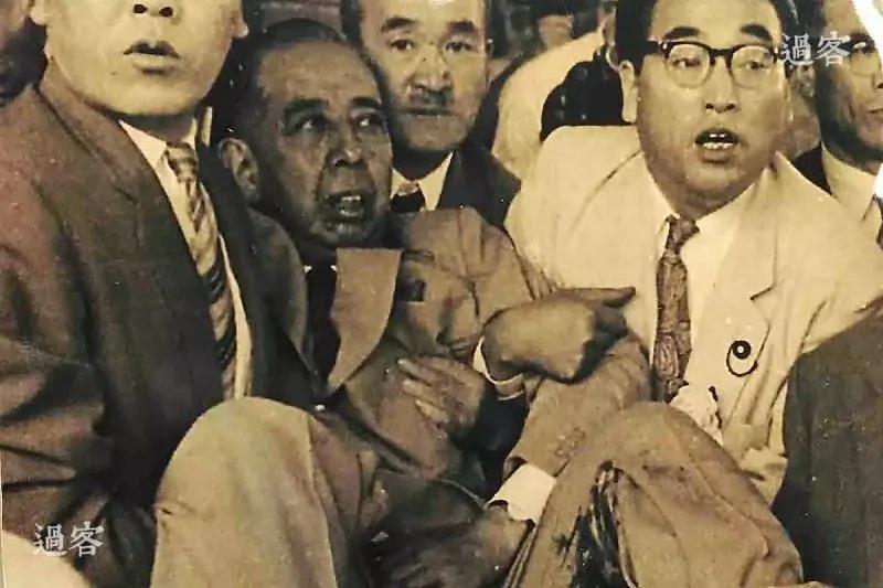 日本首相岸信介遇刺,安倍外公岸信介也曾遇刺
