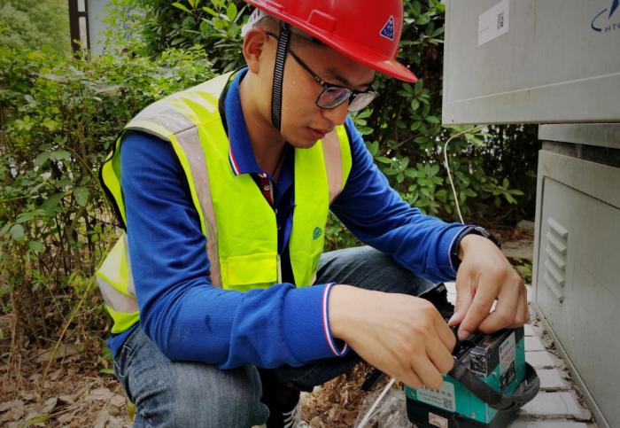 不惧考验,战高温保通信