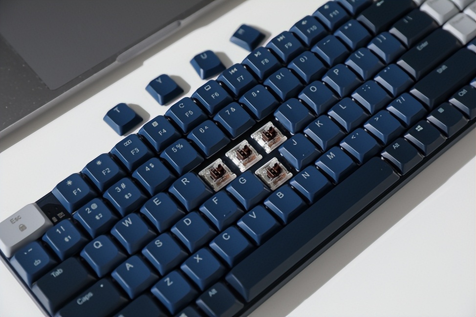 键盘的顺序为什么不是abcd,为什么键盘的abcd是乱的