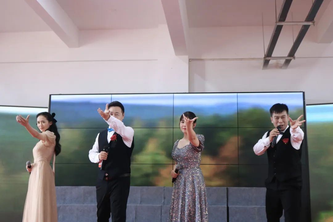 南康赤土民族小学,南康区赤土民族中心小学六年级