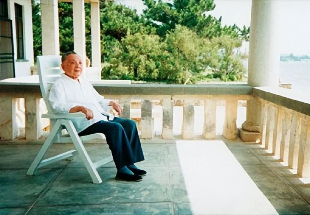 1984年*子珍贺**病逝,葬礼规格上海市委不敢做主,*小平邓**一句话定下