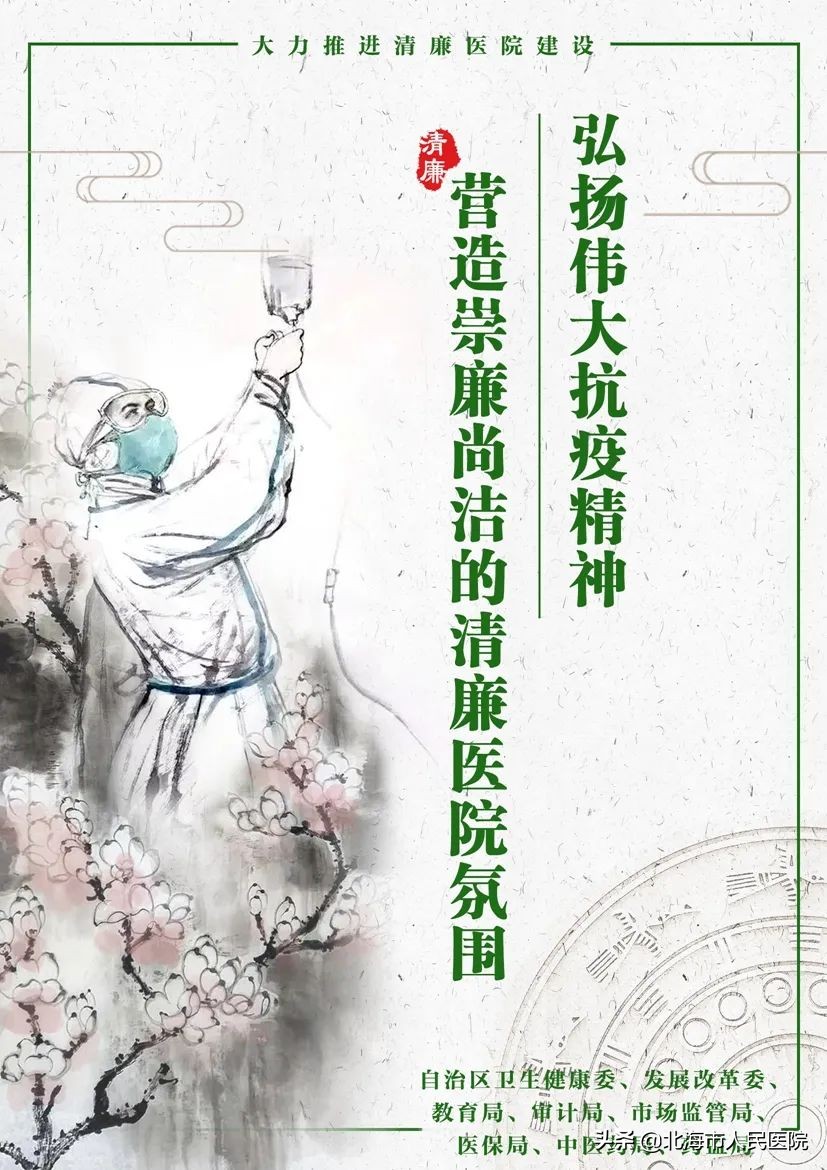 男子踢球撞到门柱成植物人,男子足球撞门柱