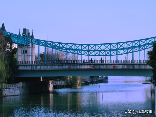 楚河汉街和粮道街哪个更值得去,楚河汉街值得打卡吗