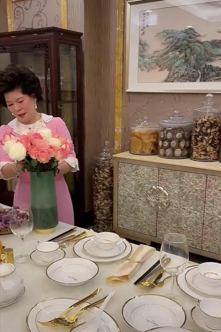 鲍鱼家姐的豪宅有多大,鲍鱼家姐是cici的亲姐吗