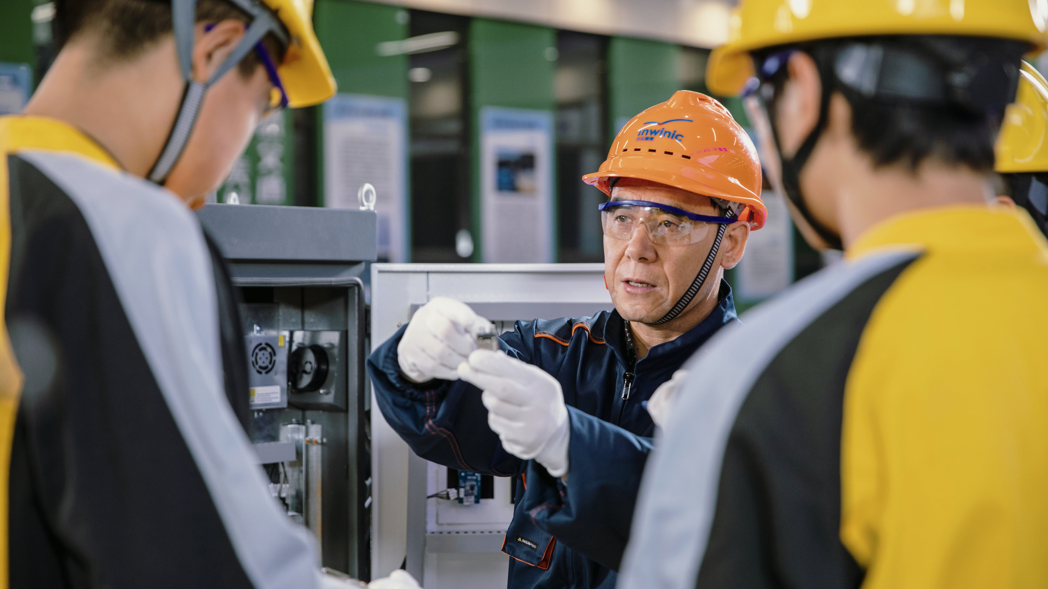新能源汽车技术与汽车维修专业,新能源汽车维修技术专业