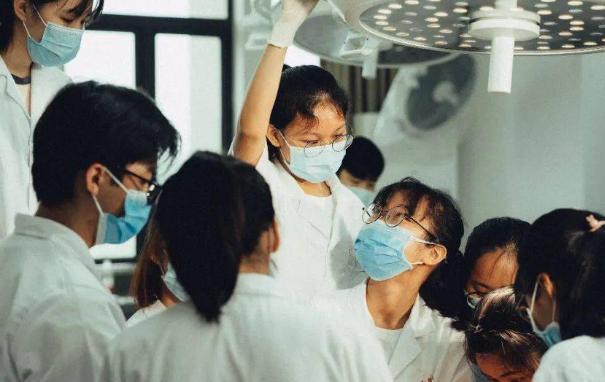临床医学今年热门专业,选择临床医学专业你后悔吗