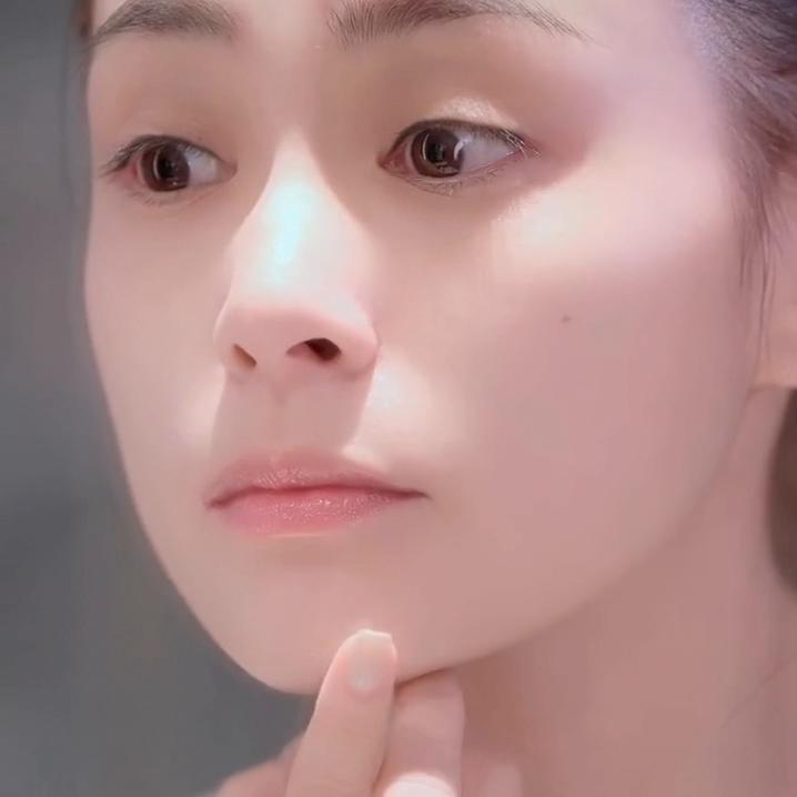 我很少说一个东西真的厉害，我容易长痘还能保持素颜的好皮...