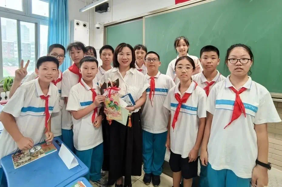 立德树人担使命躬耕教坛守初心,立德树人守初心家国情怀勇担当