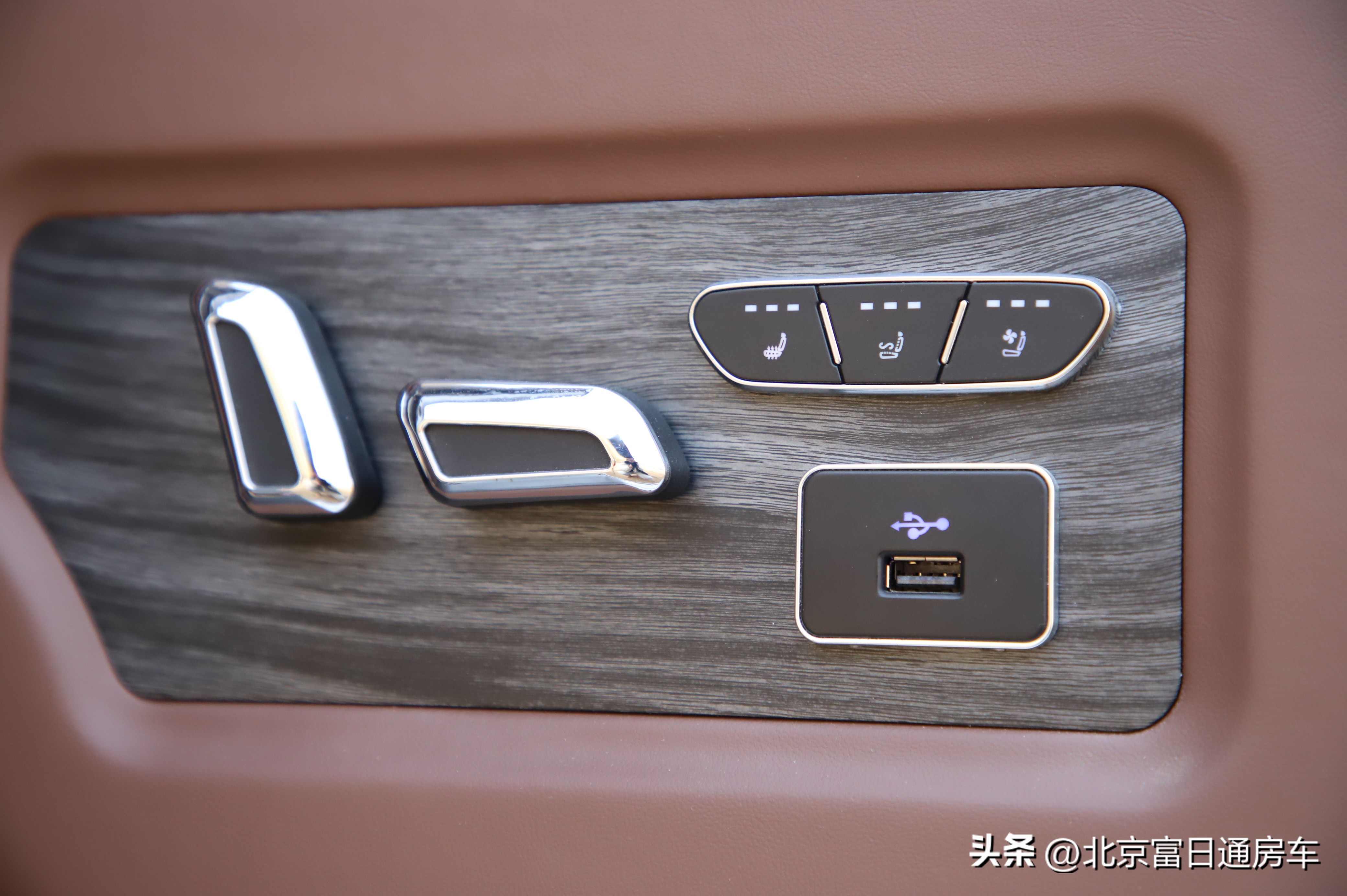 自带全封闭帐篷越野房车,模块化露营房车车长4米重500