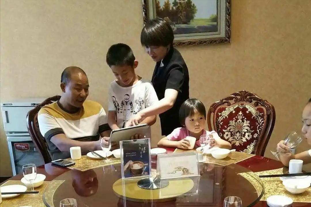 五一回老家，妻子嘱咐我空手回家什么都不买，一天下来之后我懂了