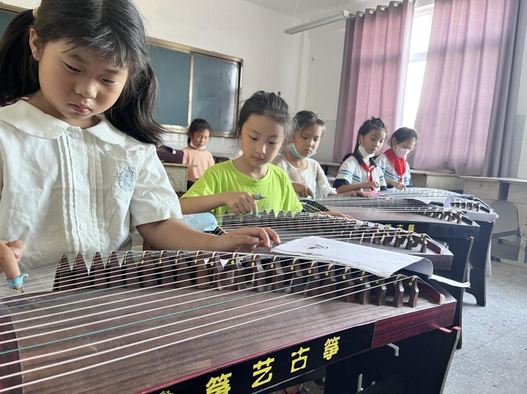 各学校开展丰富多彩的社团活动,多彩社团精彩纷呈