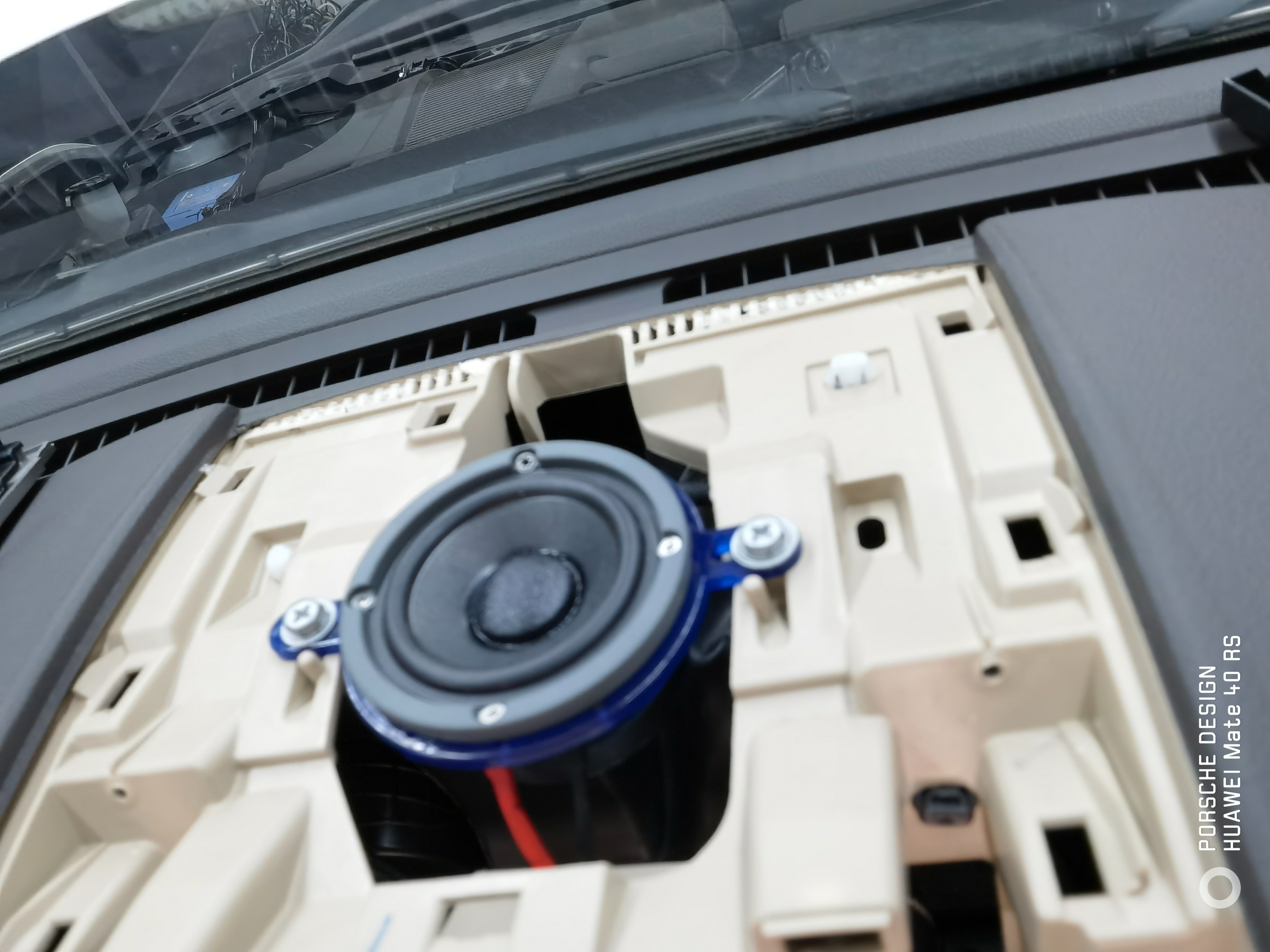 外硬内柔享乐极致悦感-西安上尚丰田酷路泽全车音响升级