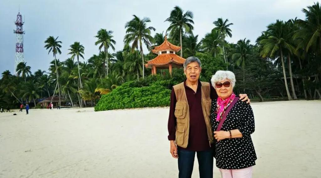 67岁大爷相亲大妈问了一个问题,47岁大姐相亲看上61岁男人