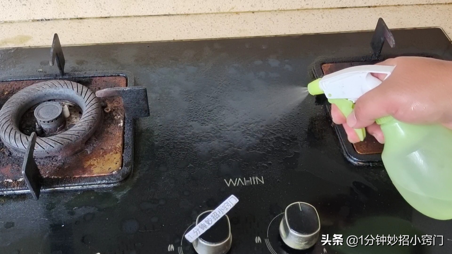 食盐和纯碱反应,把盐和水搅在一起会加重量吗