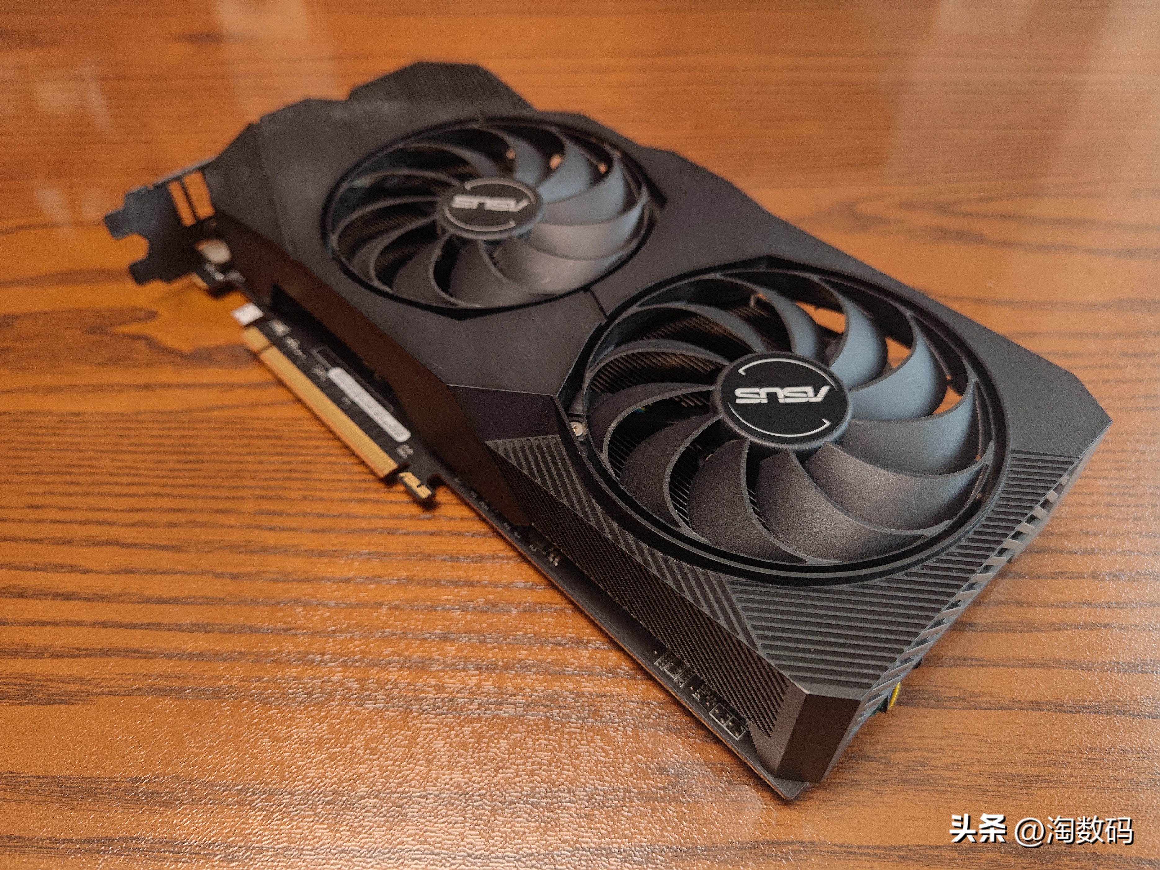 头铁矿卡配矿电:¥666块华硕RX5700+¥109块鑫谷金牌1250W装个机