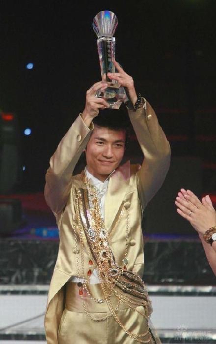 魏晨王铮亮阿穆隆演唱会,王铮亮阿穆隆