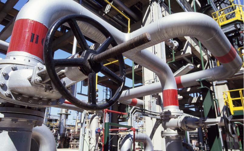 一桶原油提炼多少成品92号汽油,一吨原油能提炼多少柴油和汽油