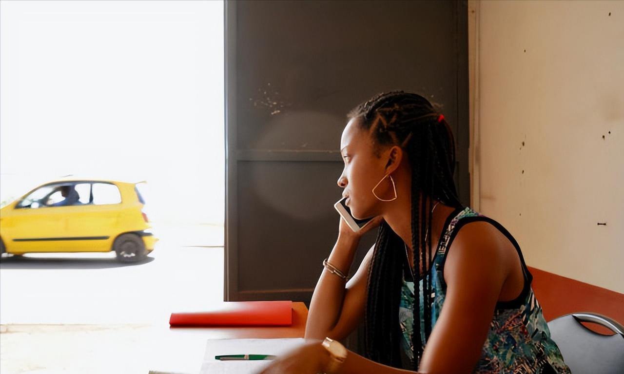 6年前，湖南农村小伙娶非洲美女，定居非洲月入10万，现状如何？