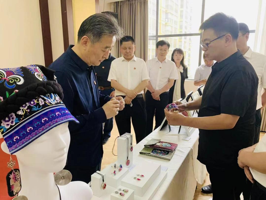 妈妈的手工针线活,妈妈的针线活歌曲