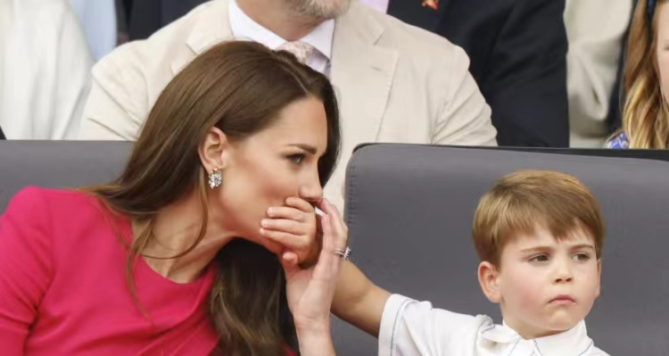 夏洛特豪气“喊话”英女足，威廉自豪做女儿传声筒，与有荣焉