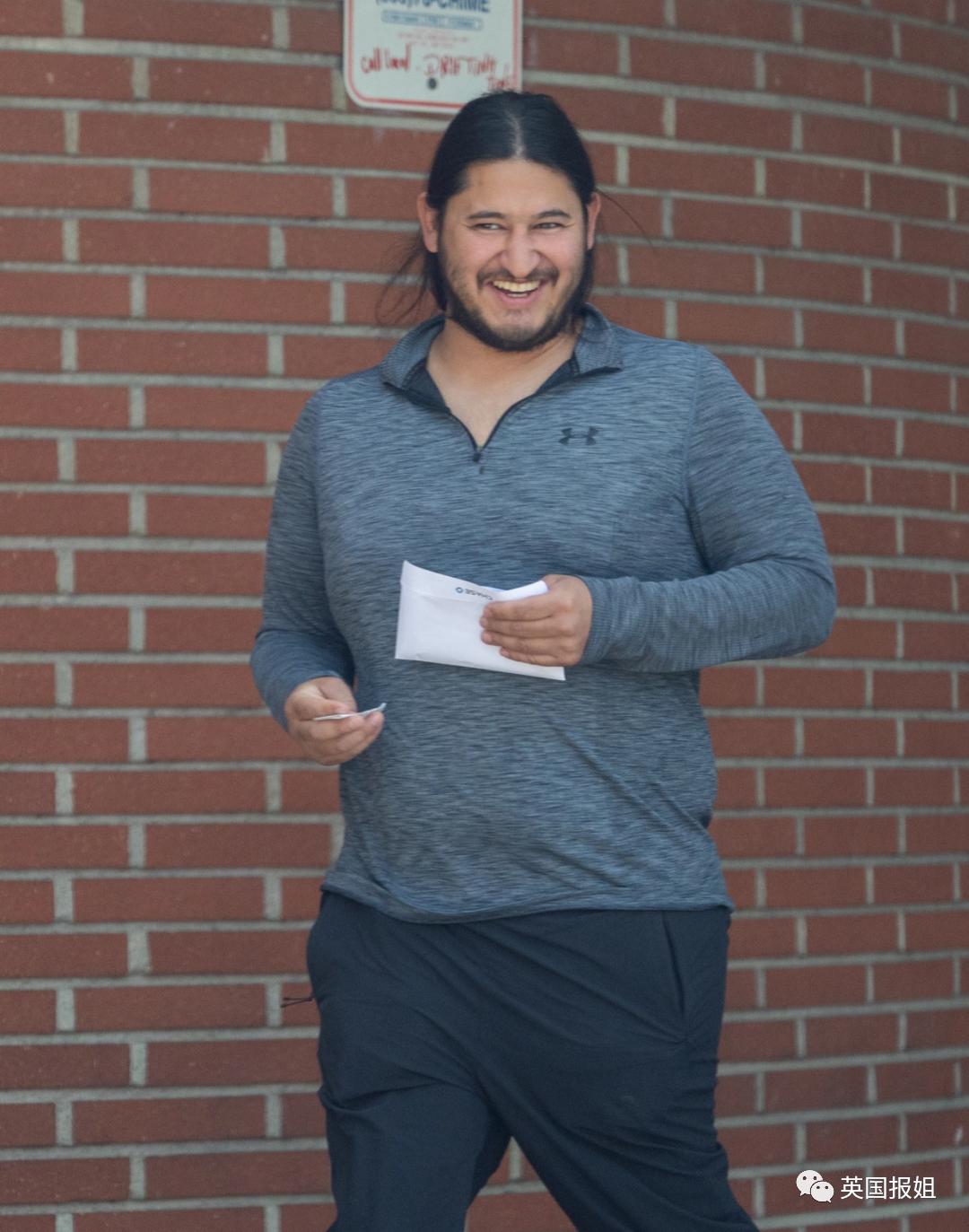 英国男子中彩票挥霍一空,男子买彩票中奖2.19亿元