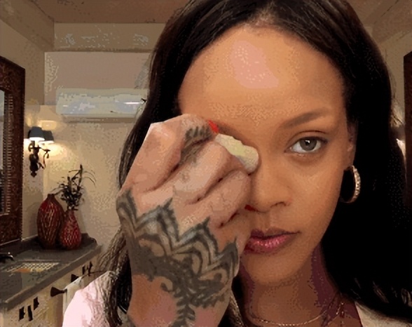 蕾哈娜资本,蕾哈娜成名之路