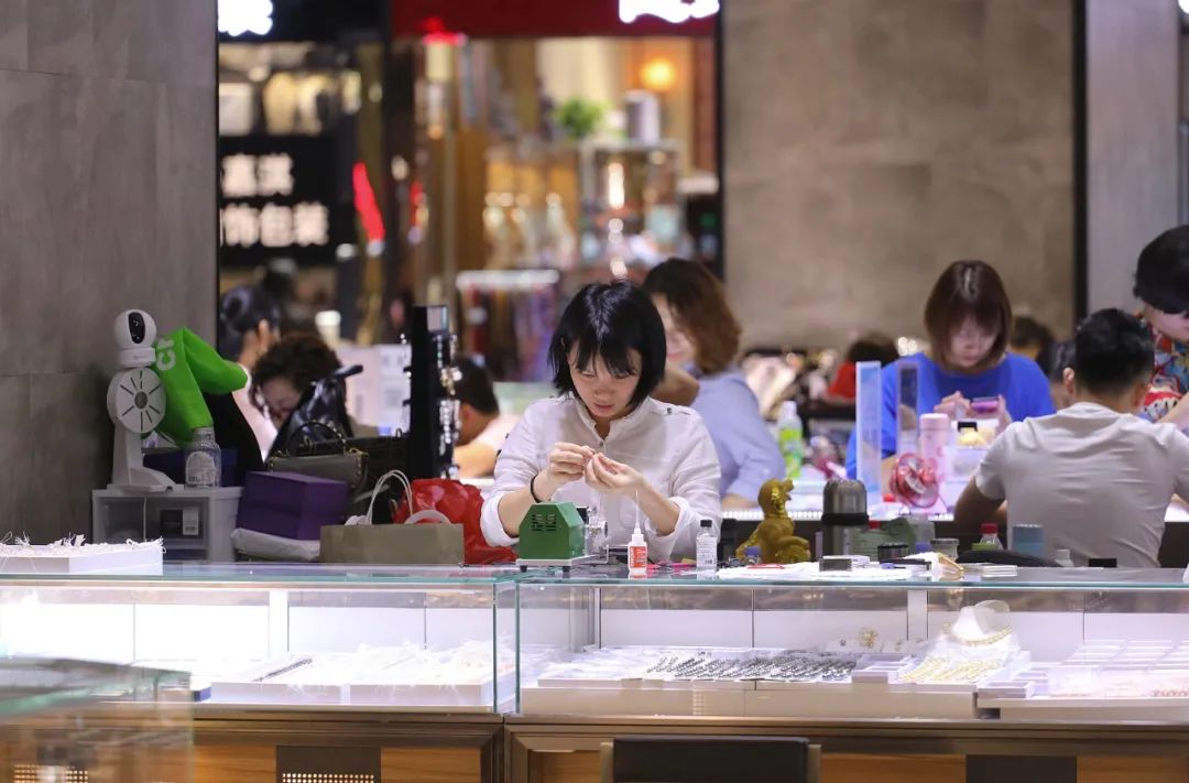 年轻人争相买金,年轻人掀起淘金潮