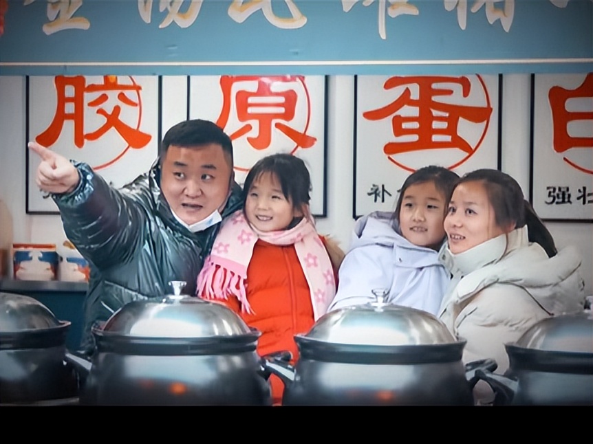 90后摆摊小伙还债,夫妻摆摊三年还债50万