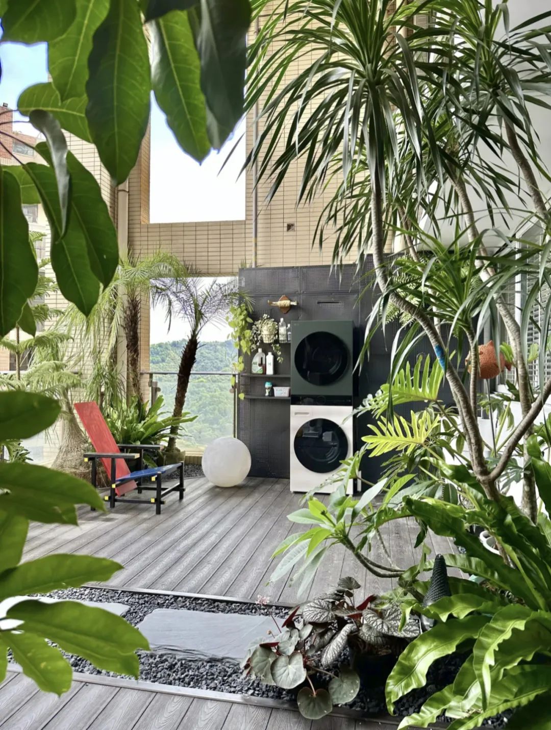 阳台砖与防腐木结合,阳台花园铺砖还是防腐木好