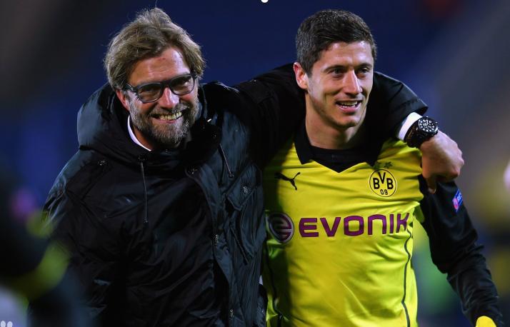 两位锋霸的故事，一个还在场上驰骋，一个坐在了教练席