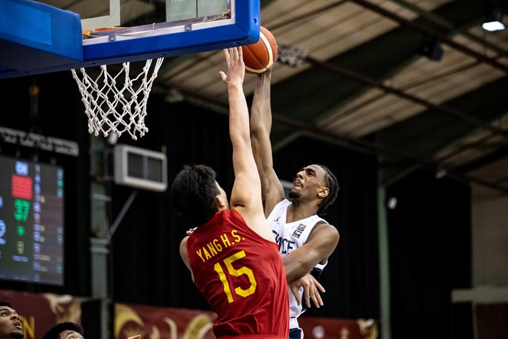 2019年男篮世界杯中国男篮6人合照,看见中国的希望