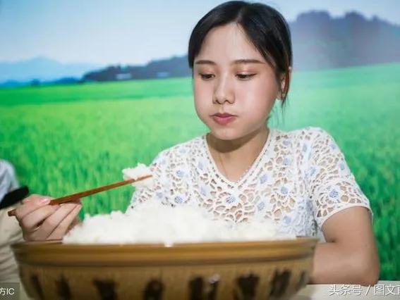 赚钱和生活是矛盾的,饥饿与贫穷相关