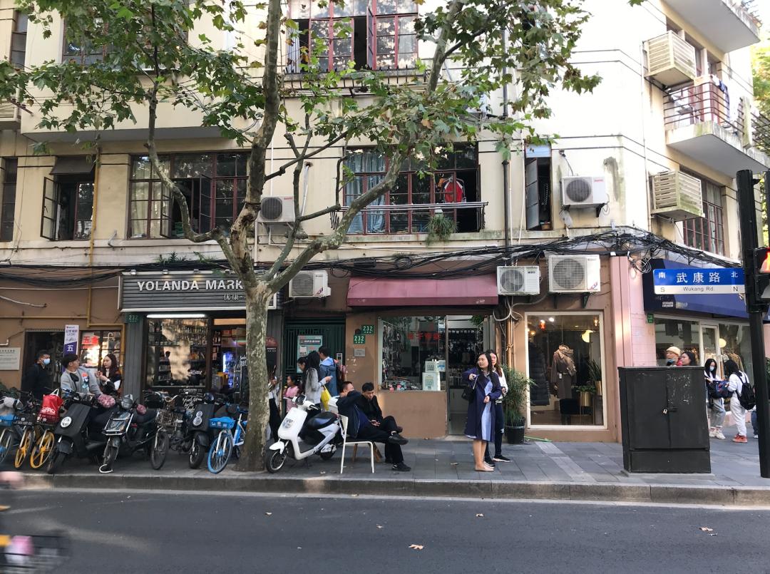 梧桐区的五金店,都是长久又顽强的存在