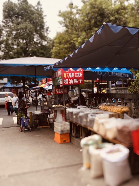 海底捞8块钱生菜，仅两片菜叶，女子疯狂吐槽，上热搜