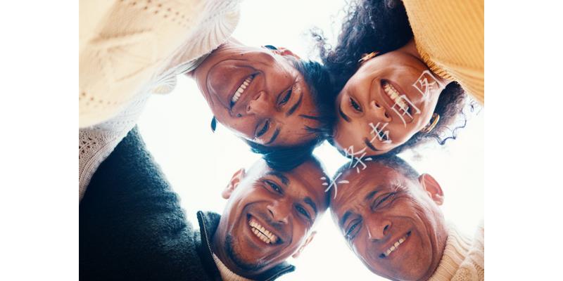 “姐，妈住院了，给5万”“你啥时候换妈了？我陪我妈逛街呢”