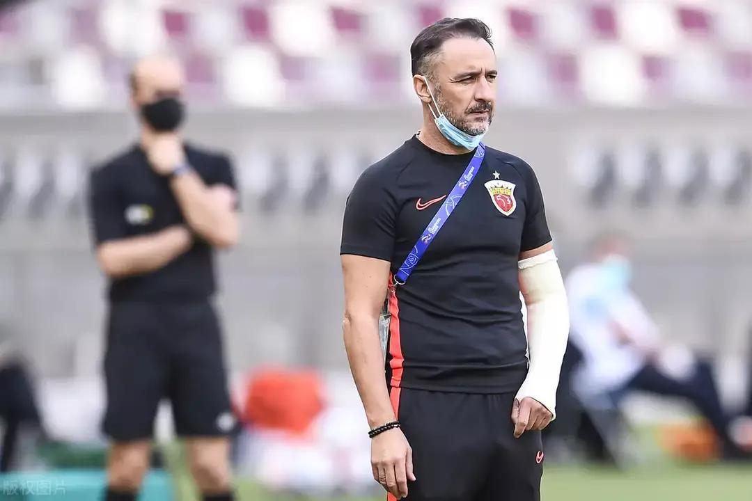 一杯水10块办联赛挺赚钱，泰山要换个活法，说好的佩雷拉呢