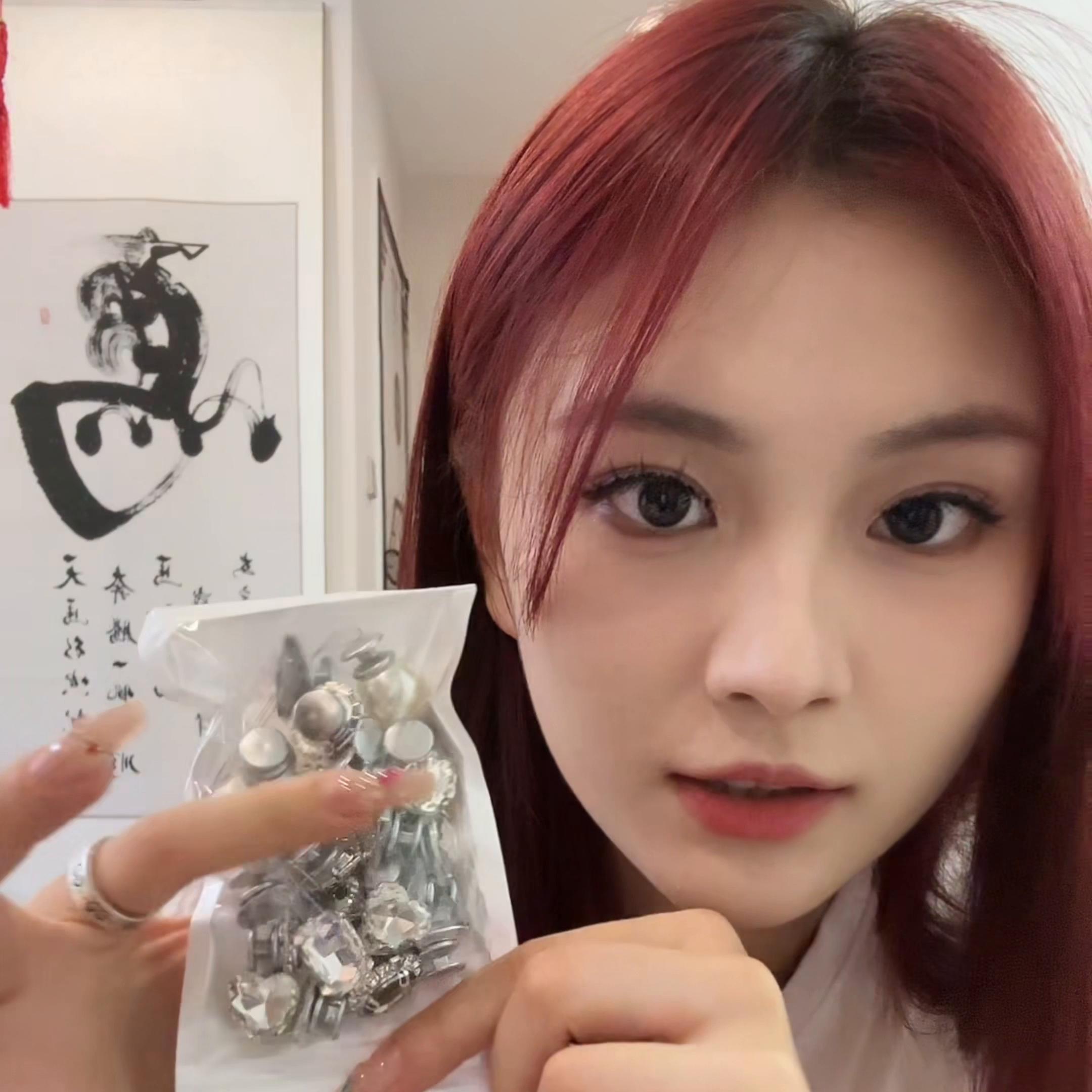 不上班的日子就在家里躺图片,不上班的日子发朋友圈的句子短句