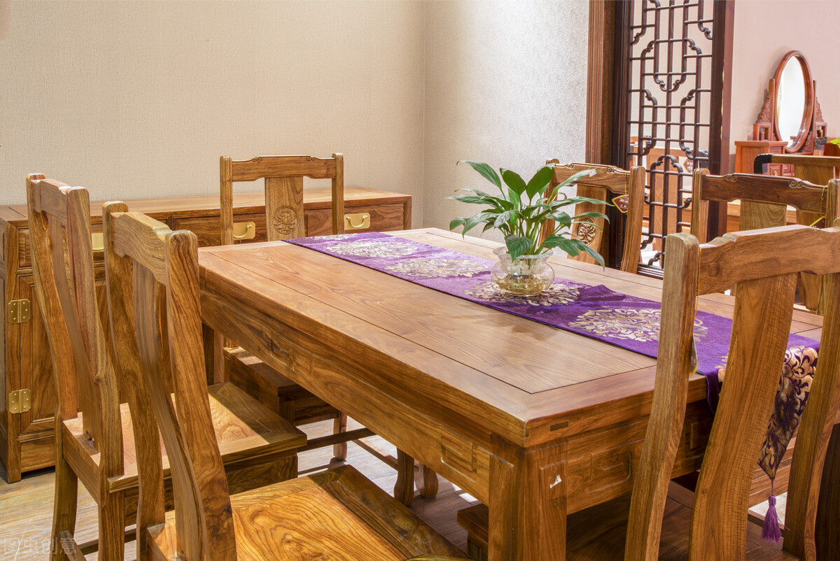 家用餐桌是圆桌好还是方桌好,餐桌圆桌选多大尺寸最合适