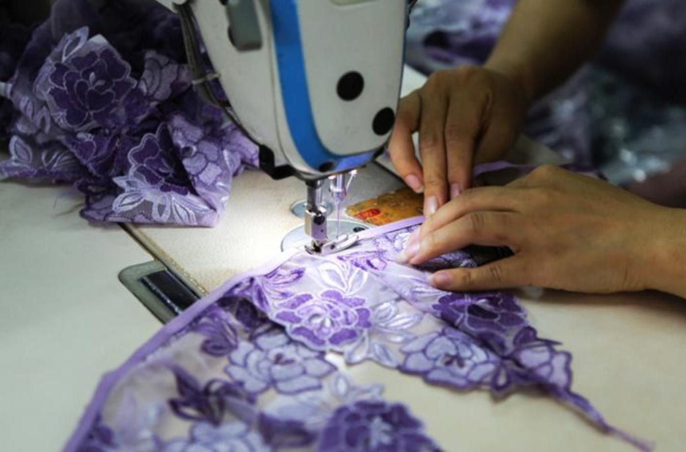 小伙辍学创业收入一个亿,小伙创业卖内衣