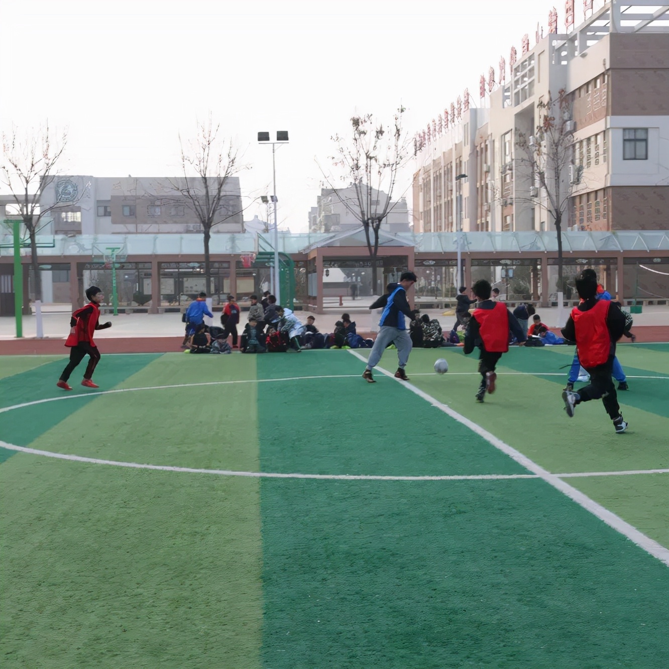 龙泉中心小学足球比赛,龙泉小学校长杯足球比赛