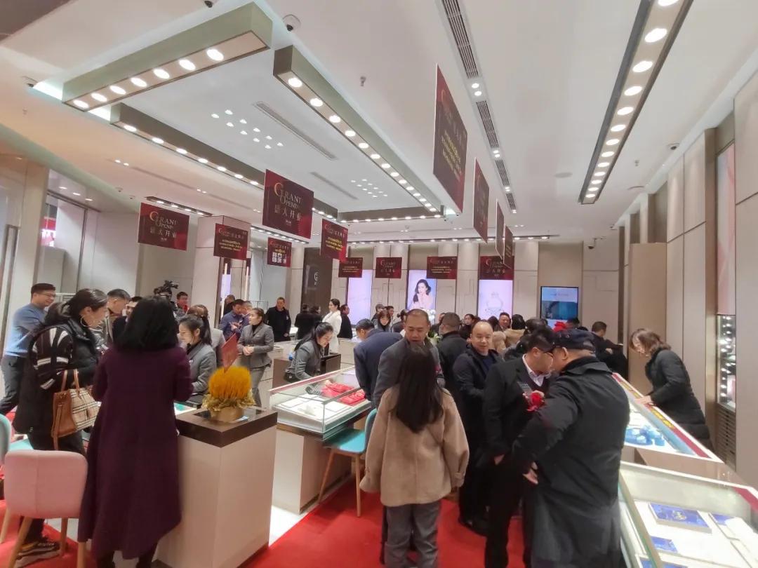 周大福荣耀珠宝新店开业,热烈祝贺金嘉福珠宝盛大开业